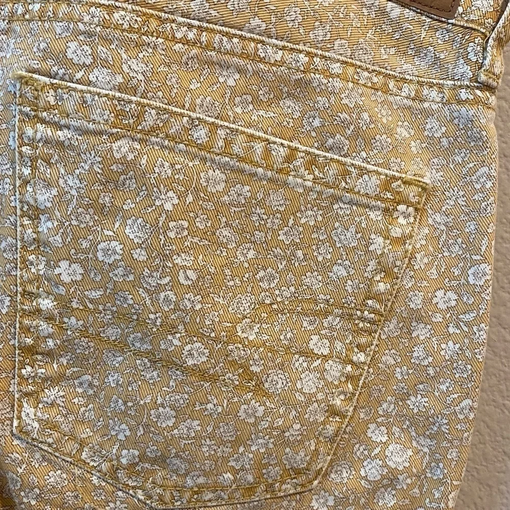 New American Eagle 90’s Straight Denim Jeans Size 4 Trendy Butter Yellow - Picture 6 of 11